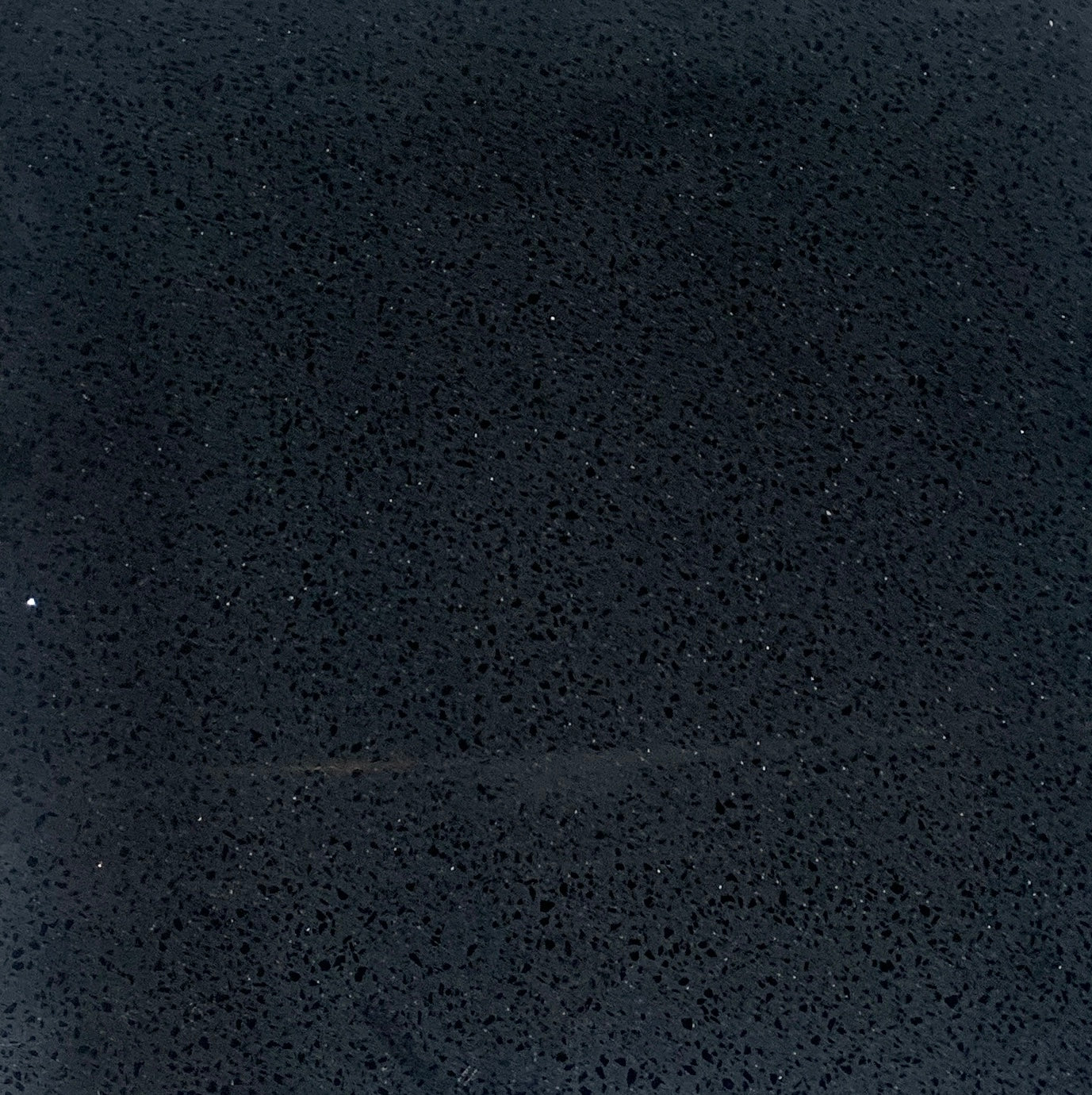 Quartz Low Shine Black